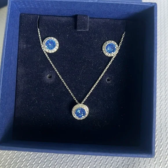 Swarovski Blue and Silver Angelic Crystal Necklace and earrings! - Picture 2 of 3